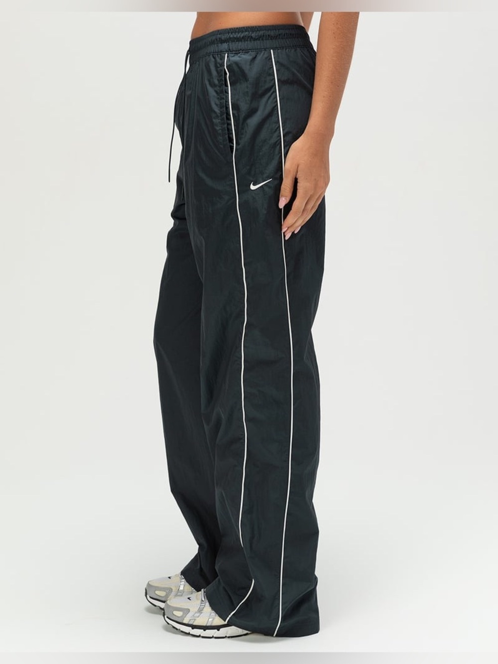 Nike Windrunner Women's High-Rise Woven Wide-Hem Pants FV7655